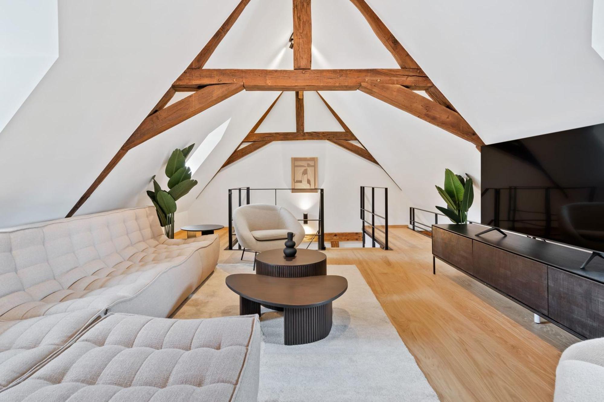 Elegant Clausen With King Bed & Wifi Appartamento *